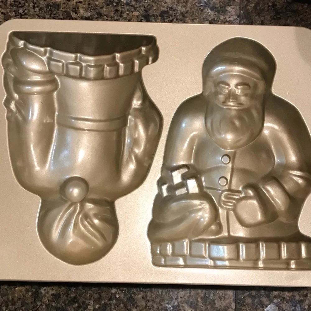Nordic Ware‎ Gold Santa Cake Pan